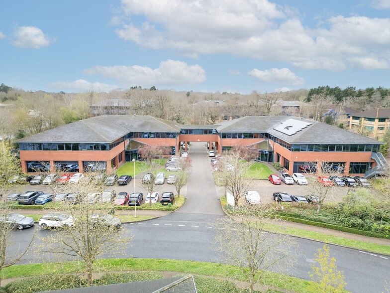 Harvest Cres, Fleet for lease - Building Photo - Image 2 of 11