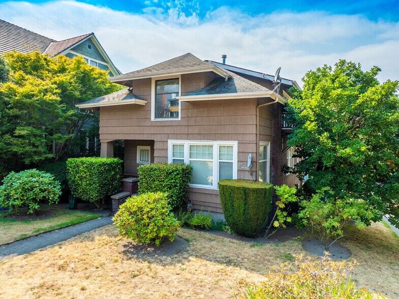 1303 13th Ave S, Seattle, WA à vendre - Photo du bâtiment - Image 2 de 6