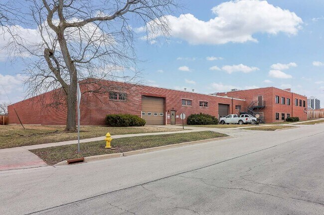 More details for 929 Childs St, Wheaton, IL - Industrial for Lease