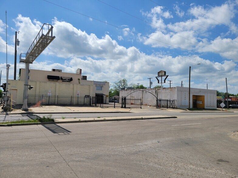 3120 Al Lipscomb Way, Dallas, TX à vendre - Photo du bâtiment - Image 3 de 3