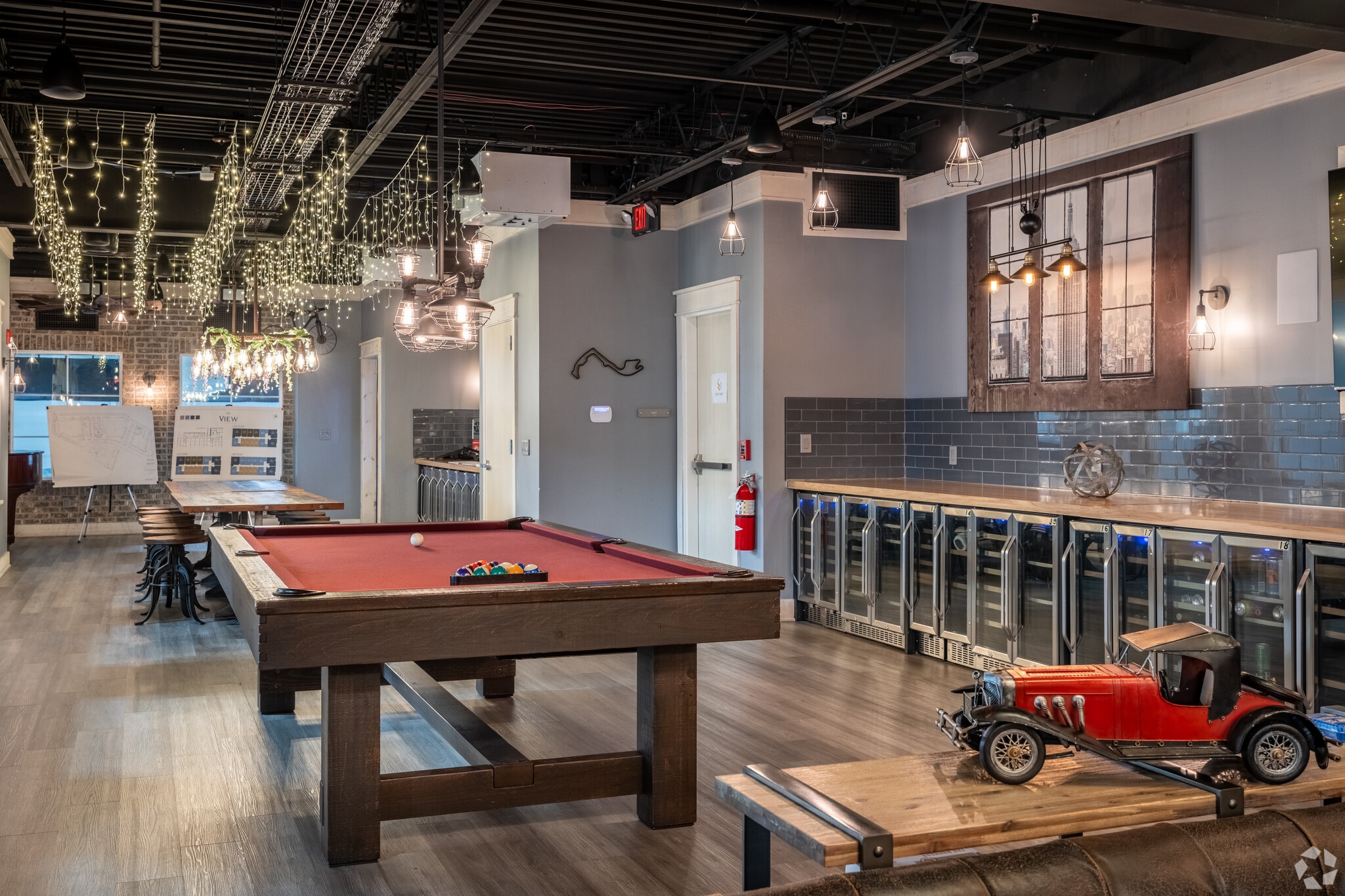 10 Kingsbridge Rd, Fairfield, NJ à louer Photo du bâtiment- Image 1 de 5