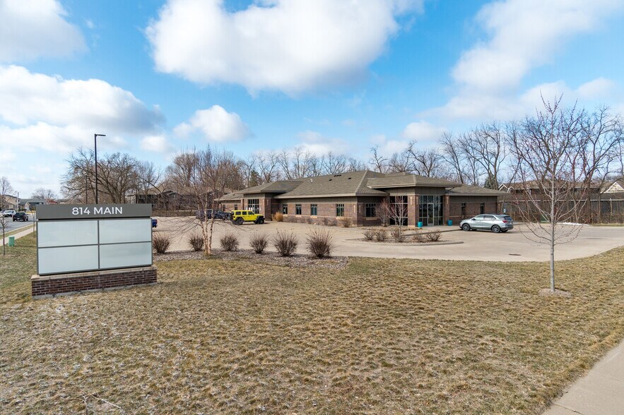 814 S Main St, Holmen, WI à vendre - Photo du bâtiment - Image 2 de 5