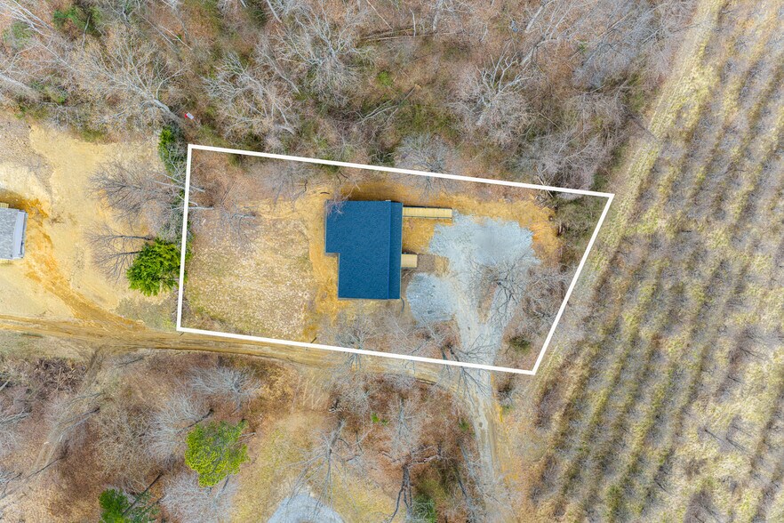 153 Hackleburg Ln, Hendersonville, NC à vendre - Photo du bâtiment - Image 2 de 29