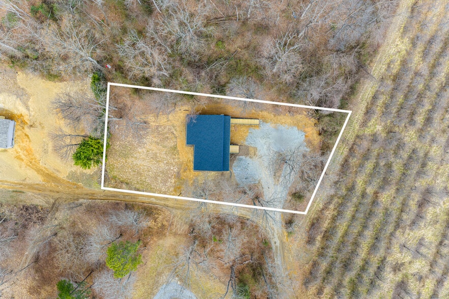 153 Hackleburg Ln, Hendersonville, NC à vendre - Photo du bâtiment - Image 2 de 29