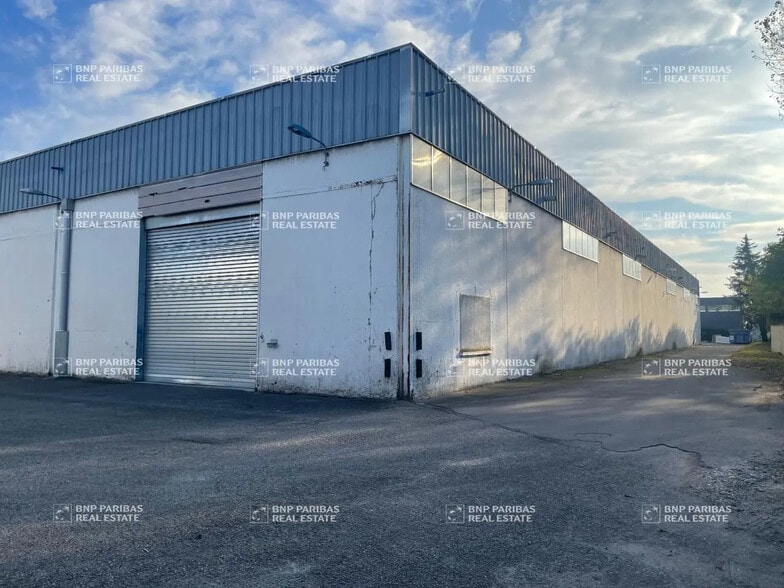 Flex in Vaulx-en-Velin for lease - Building Photo - Image 3 of 4