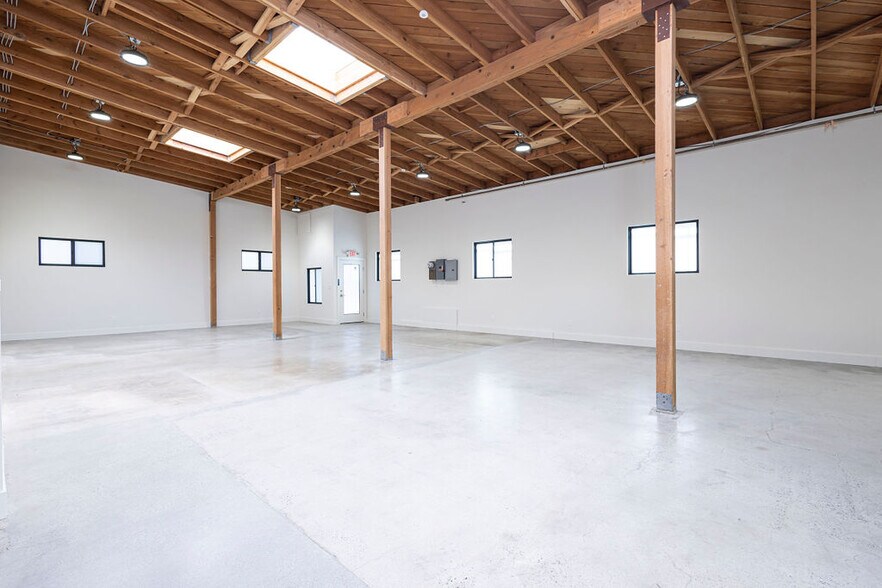 5131-5137 W Jefferson Blvd, Los Angeles, CA à louer - Photo du bâtiment - Image 2 de 28