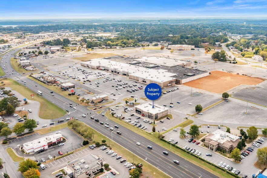 363 Cox Creek Pky, Florence, AL à vendre - Photo du bâtiment - Image 2 de 6