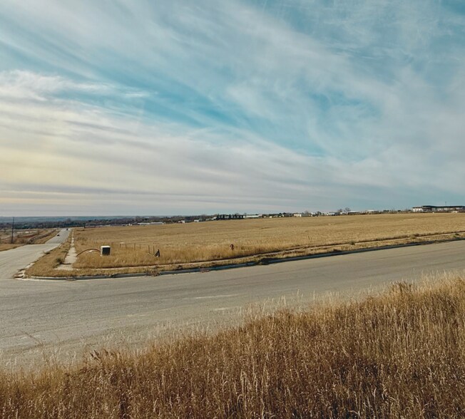 US-2 & 60th Ave W Iron Point ave, Williston, ND à vendre - Photo du bâtiment - Image 3 de 8