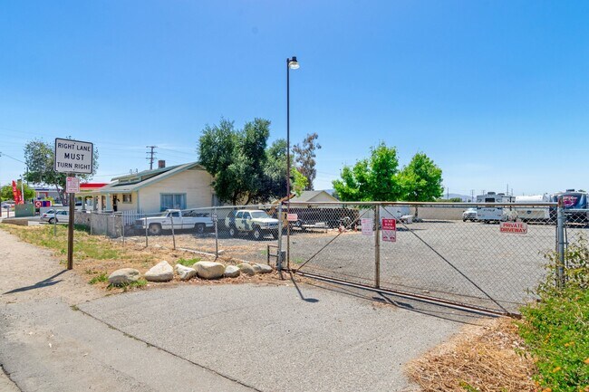 Plus de détails pour 1317 Crafton Ave, Mentone, CA - Bureau à vendre