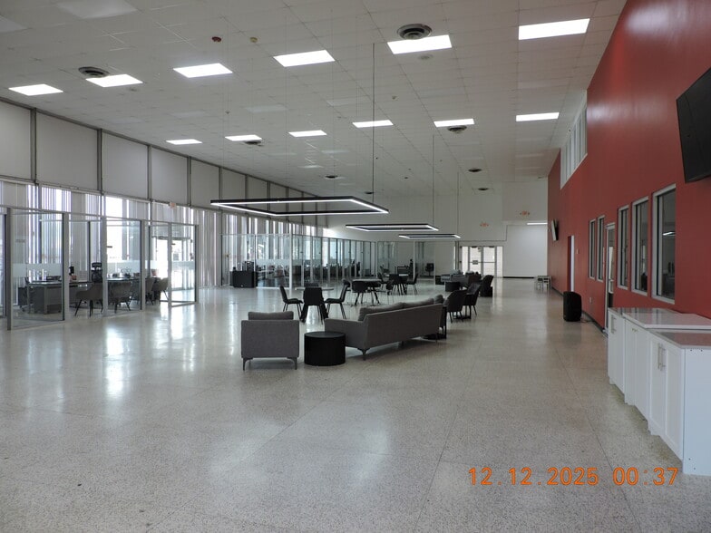 8301 Beechnut St, Houston, TX for lease - Building Photo - Image 2 of 24