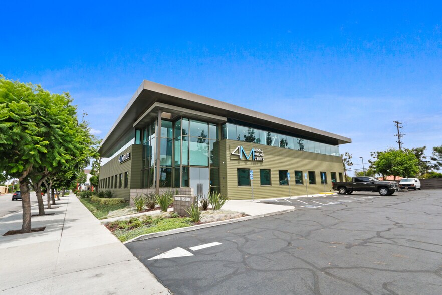 3918 Long Beach Blvd, Long Beach, CA à louer - Photo du bâtiment - Image 1 de 6