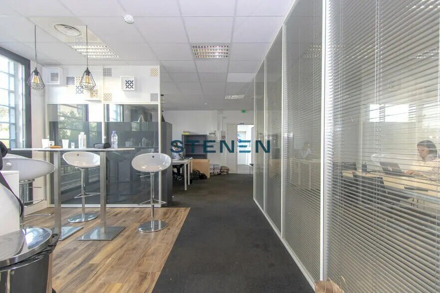 Office in Aix-en-Provence for lease - Interior Photo - Image 2 of 7