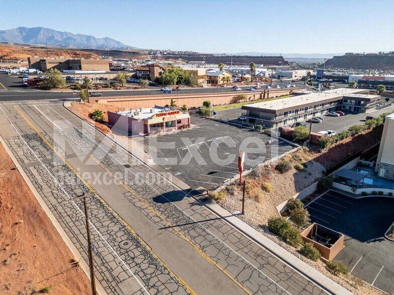 212 N 900 E, St George, UT à vendre - Photo du bâtiment - Image 3 de 5