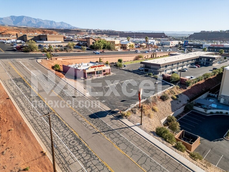212 N 900 E, St George, UT à vendre - Photo du bâtiment - Image 3 de 5
