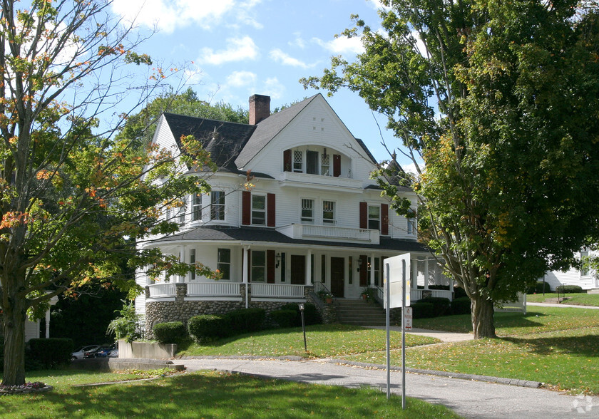 62 Bridge St, New Milford, CT à vendre - Photo principale - Image 1 de 1