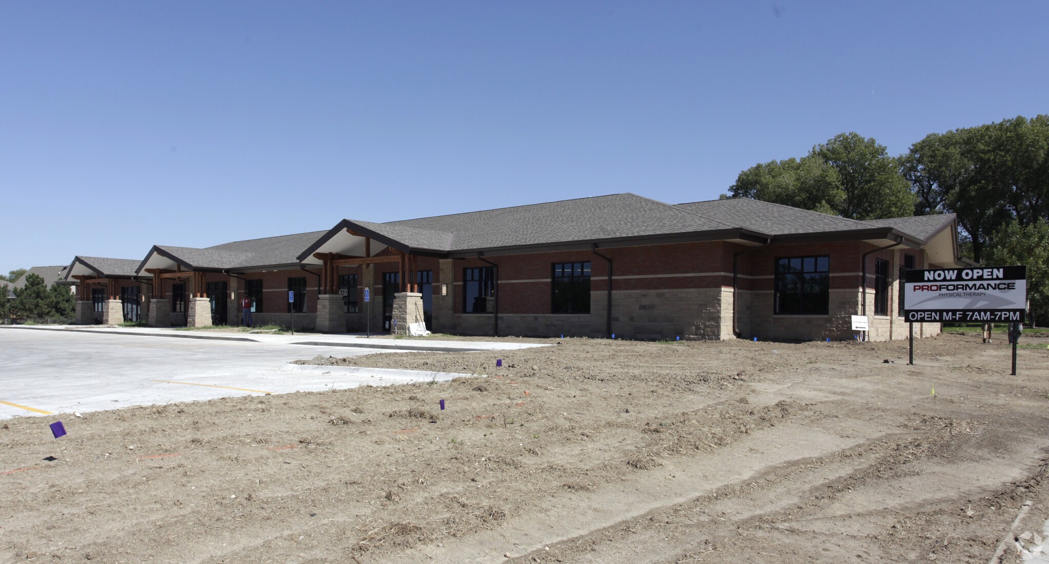 4220 Lucile Dr, Lincoln, NE for lease Primary Photo- Image 1 of 5