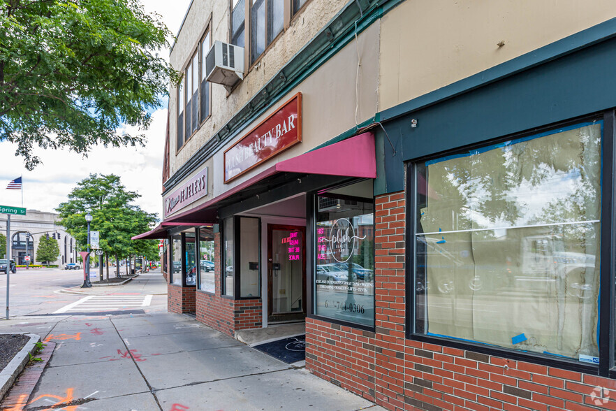 11 Main St, Watertown, MA à vendre - Photo principale - Image 1 de 1