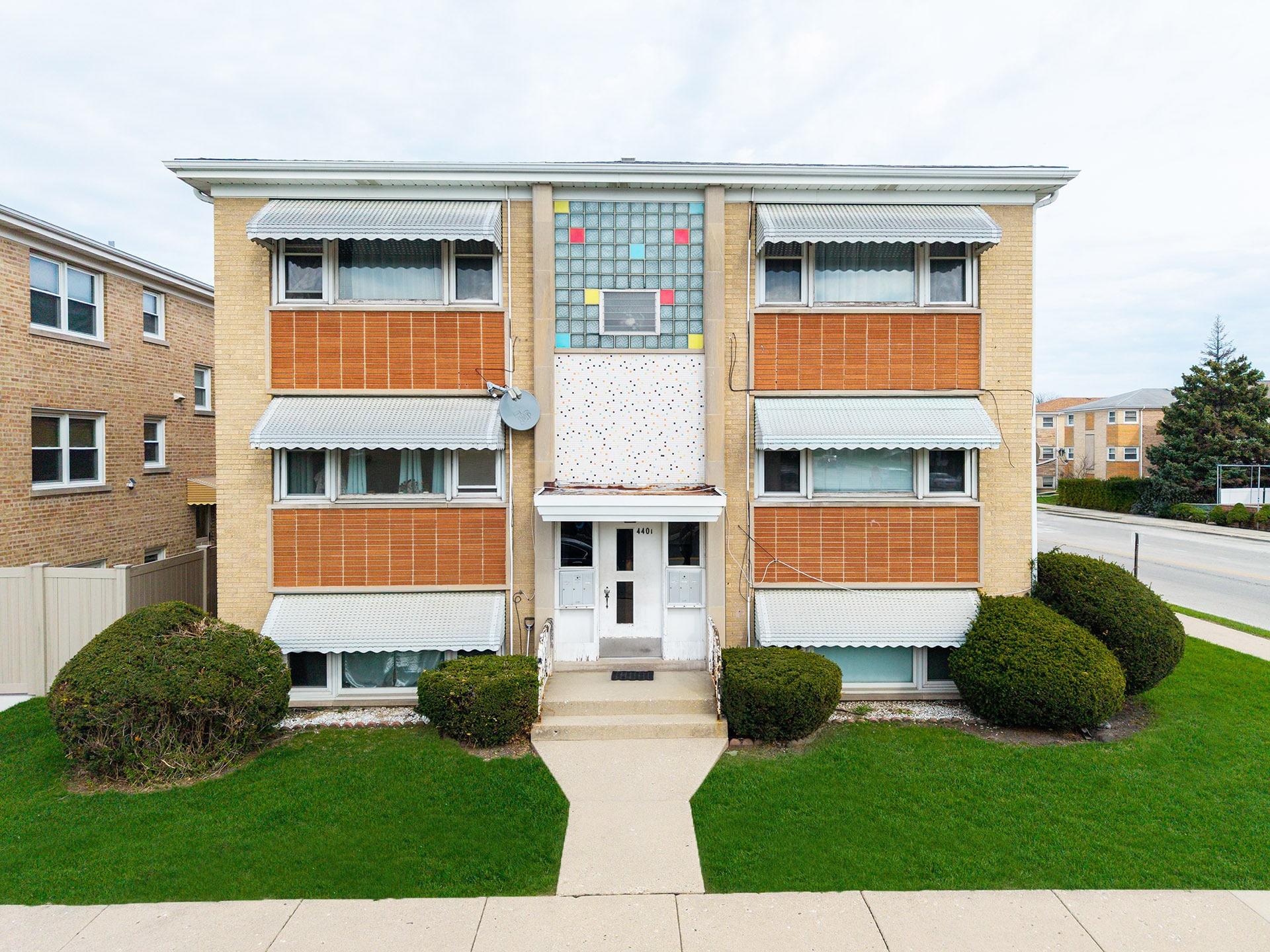 4401 N Newcastle Ave, Harwood Heights, IL for sale Primary Photo- Image 1 of 48
