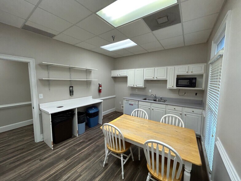 136 N Fairground St NE, Marietta, GA à vendre - Photo du bâtiment - Image 2 de 7