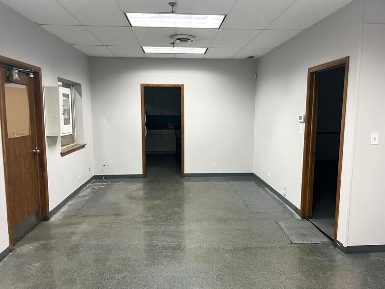 539 W Algonquin Rd, Arlington Heights, IL à vendre - Photo du bâtiment - Image 2 de 12