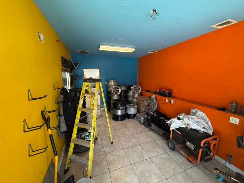 3724 10th St, Long Island City, NY for lease - Building Photo - Image 3 of 8