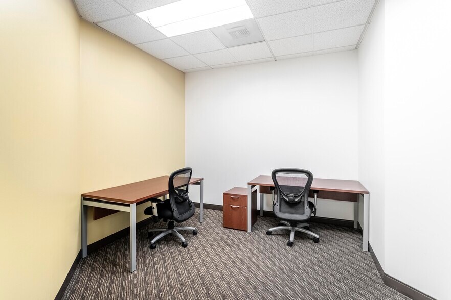 6 Centerpointe Dr, La Palma, CA à louer - Photo intérieure - Image 3 de 4