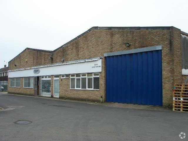Buckingham Rd, Aylesbury à louer Photo principale- Image 1 de 25