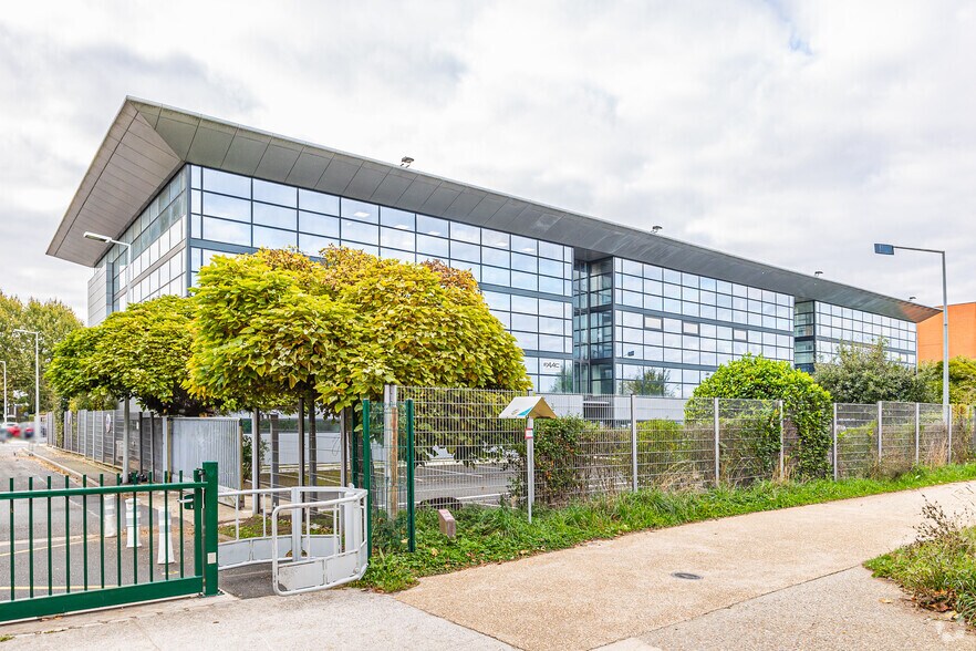 9 Rue Du Haras, Nanterre à louer - Photo du bâtiment - Image 2 de 2