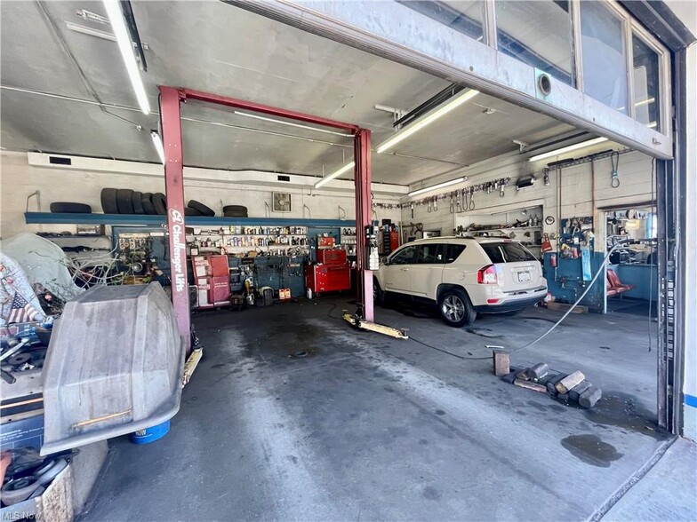 300 Pennsylvania Ave, Weirton, WV à vendre - Photo du bâtiment - Image 3 de 6