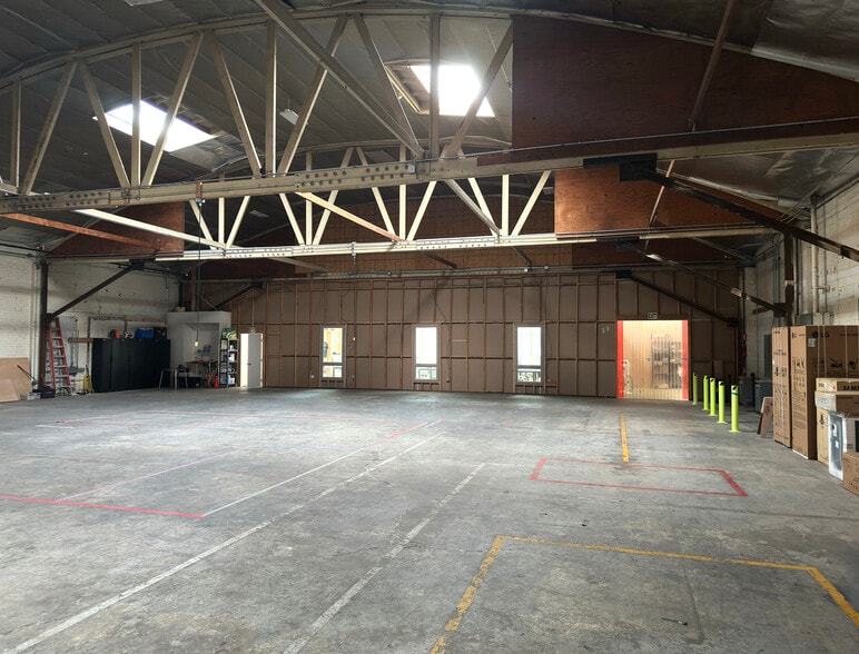 725 Mateo St, Los Angeles, CA à louer - Photo intérieure - Image 2 de 13