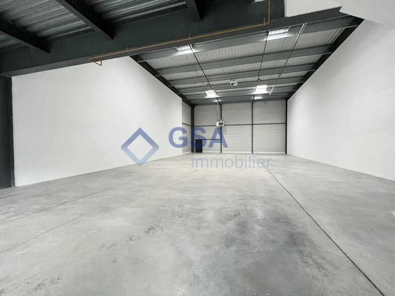 Office in Corbeil-Essonnes for lease - Interior Photo - Image 2 of 7