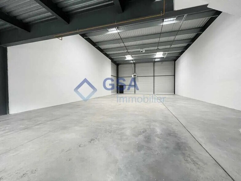 Bureau dans Corbeil-Essonnes à louer - Photo intérieure - Image 2 de 7