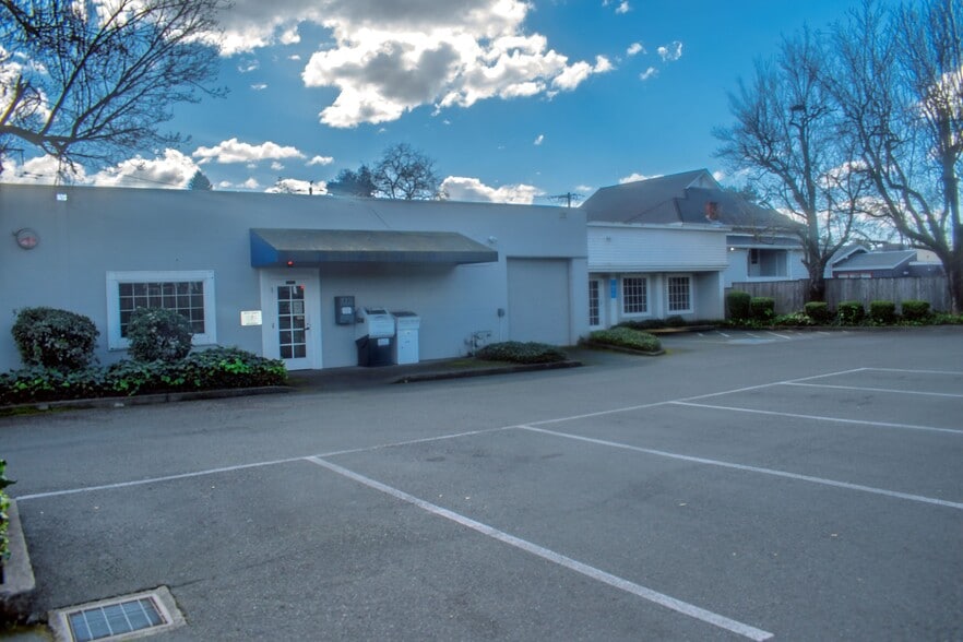 627 College Ave, Santa Rosa, CA for sale - Building Photo - Image 2 of 7
