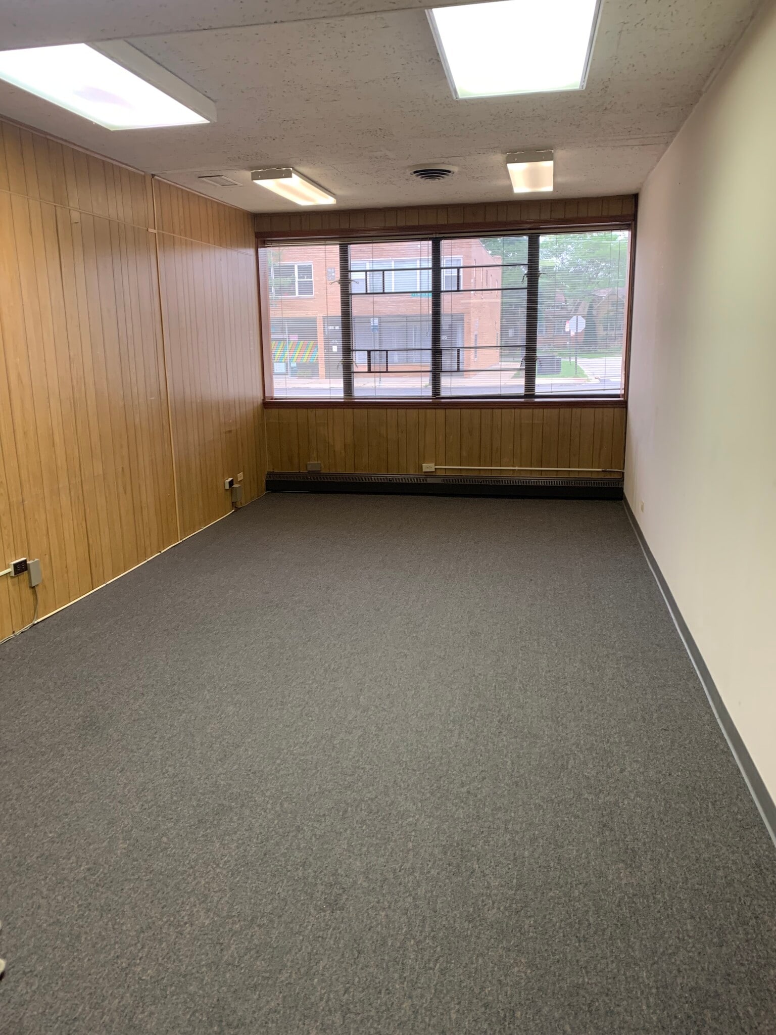 5875 N Lincoln Ave, Chicago, IL for lease Interior Photo- Image 1 of 1