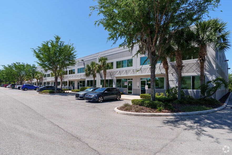 6457 Hazeltine National Dr, Orlando, FL à vendre - Photo du bâtiment - Image 1 de 4