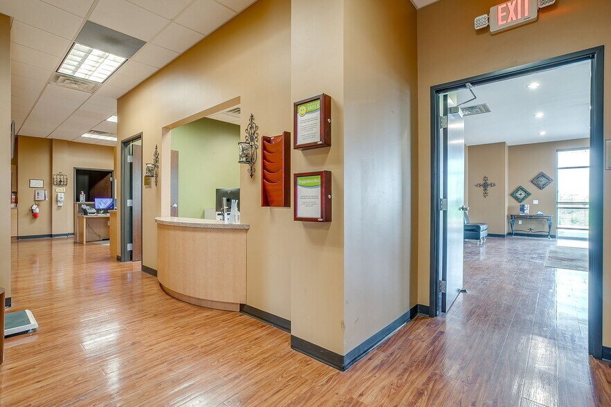 3100 N Tarrant Pky, Fort Worth, TX à louer - Photo du bâtiment - Image 2 de 19