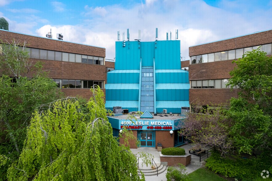 4800 Leslie St, Toronto, ON à louer - Photo du bâtiment - Image 2 de 4
