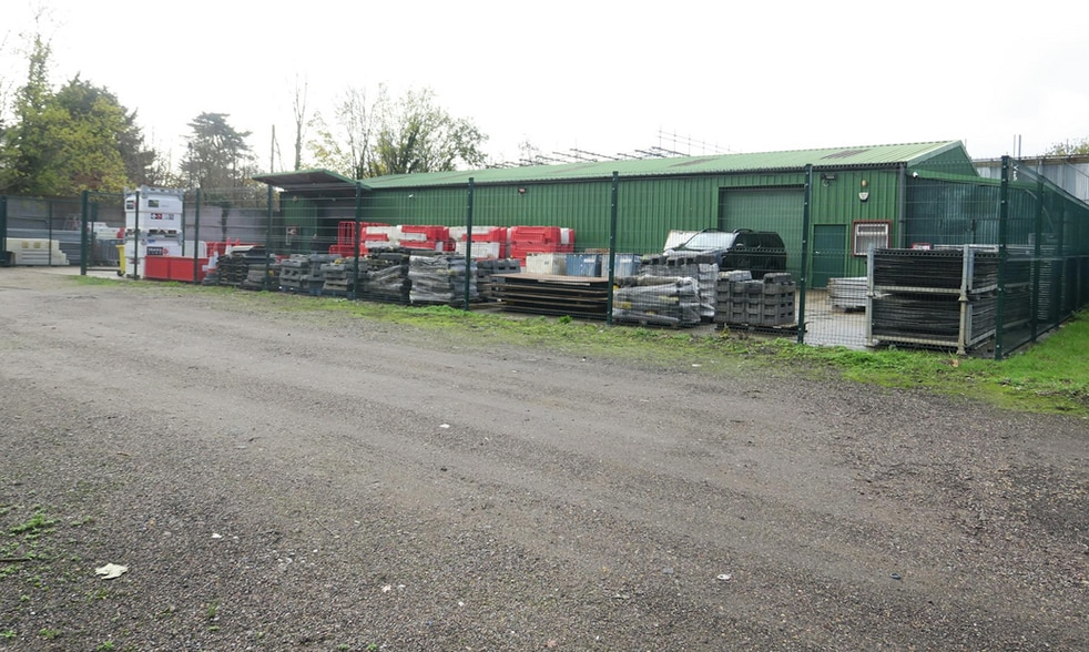 Hillside Yard, Theobalds Park Road, Enfield for lease - Building Photo - Image 3 of 4