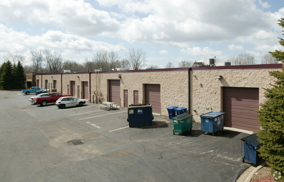 13805 N 1st Ave, Plymouth, MN for lease - Building Photo - Image 2 of 4