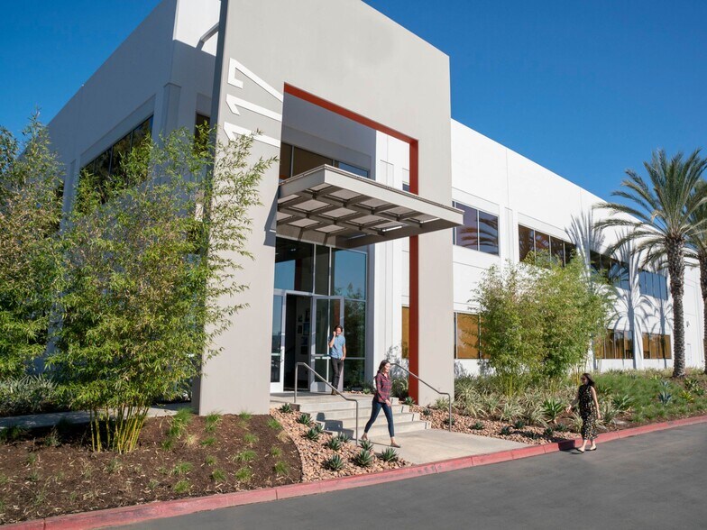 117 Waterworks Way, Irvine, CA à louer - Photo du bâtiment - Image 1 de 1