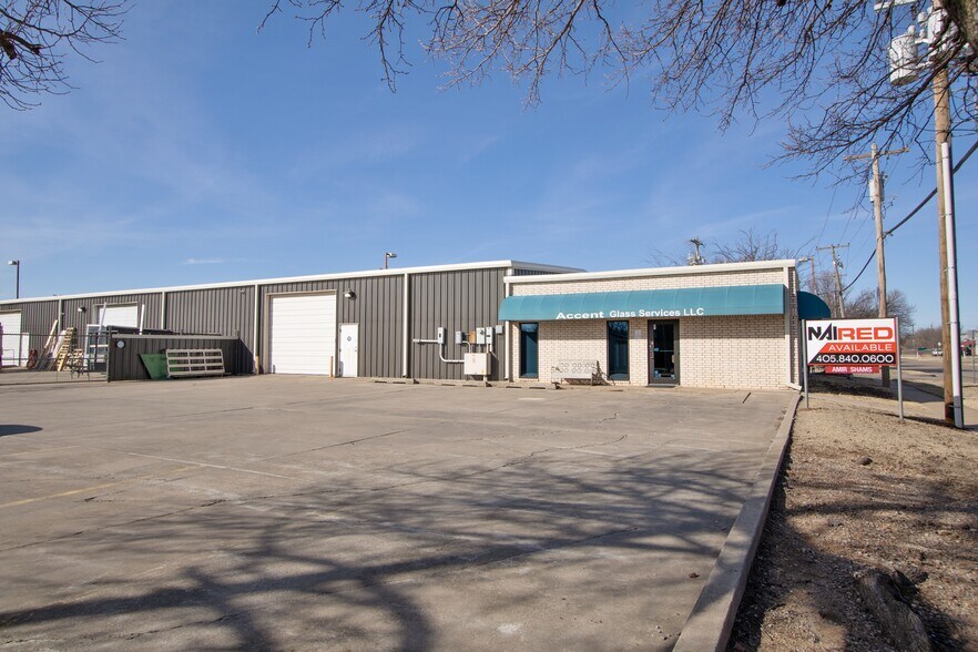 1006 N University Blvd, Norman, OK à louer - Photo du bâtiment - Image 2 de 6