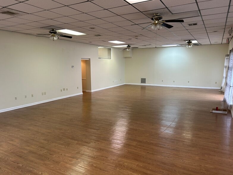 5130 MacCorkle Ave SE, Charleston, WV for lease - Building Photo - Image 3 of 26