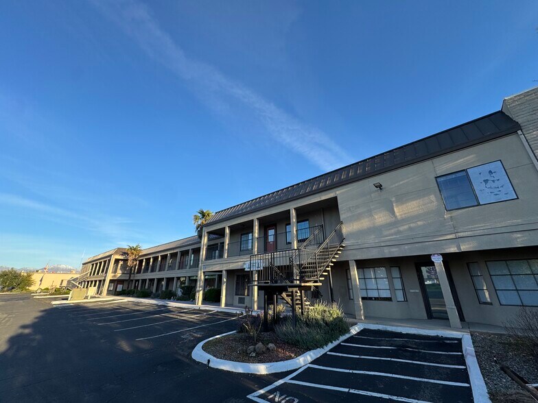 2051 Hilltop Dr, Redding, CA for lease - Building Photo - Image 2 of 5