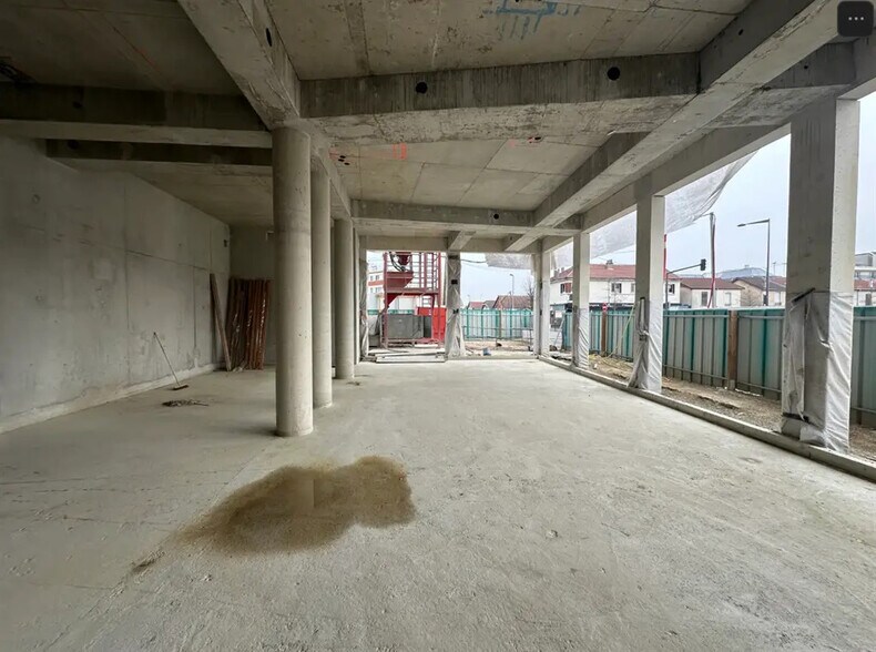Retail in Créteil for lease - Building Photo - Image 2 of 7