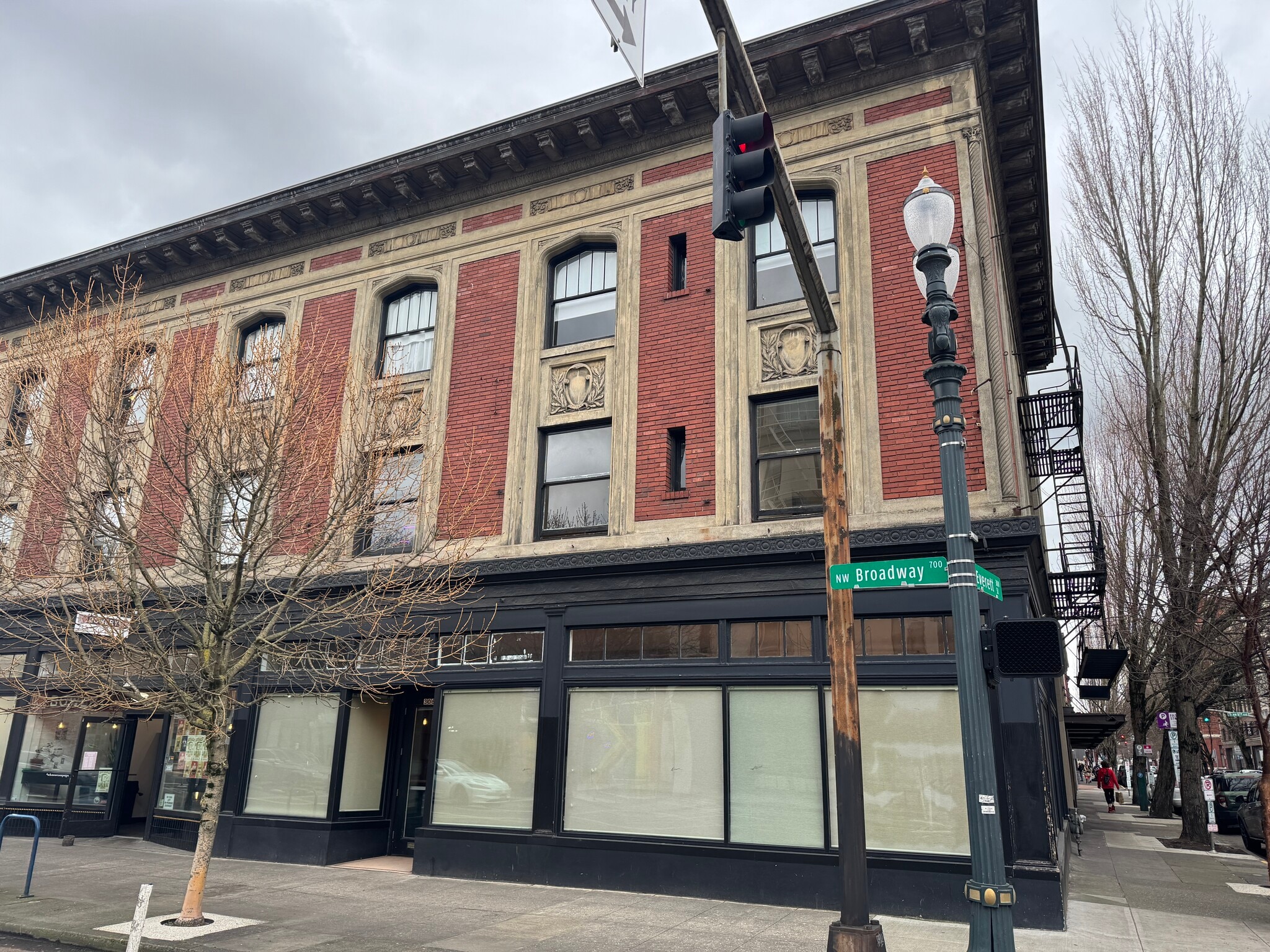 306 NW Broadway, Portland, OR for lease Primary Photo- Image 1 of 8
