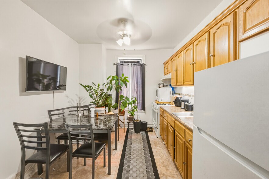 1026 66th St, Brooklyn, NY for sale - Building Photo - Image 2 of 7