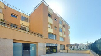 Plus de détails pour Multi-résidentiel à vendre