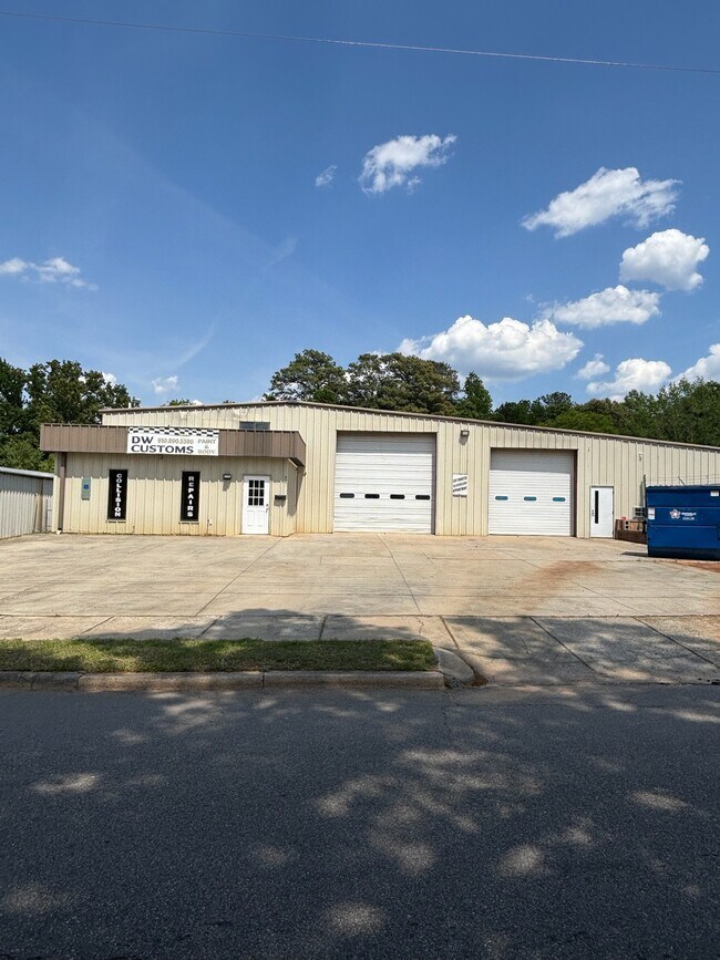 Plus de détails pour 413 Chatham St, Sanford, NC - Industriel à louer