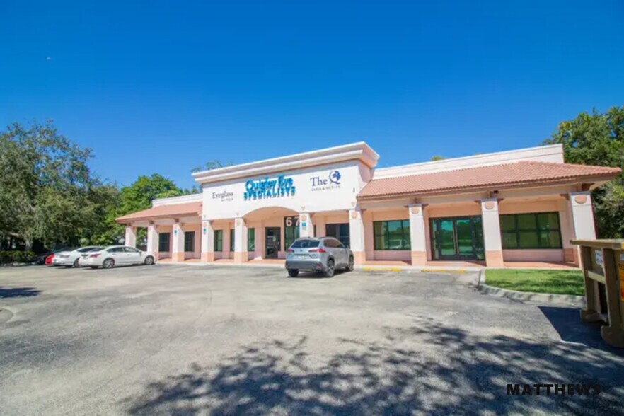 675 Piper Blvd, Naples, FL à vendre - Photo du bâtiment - Image 2 de 3