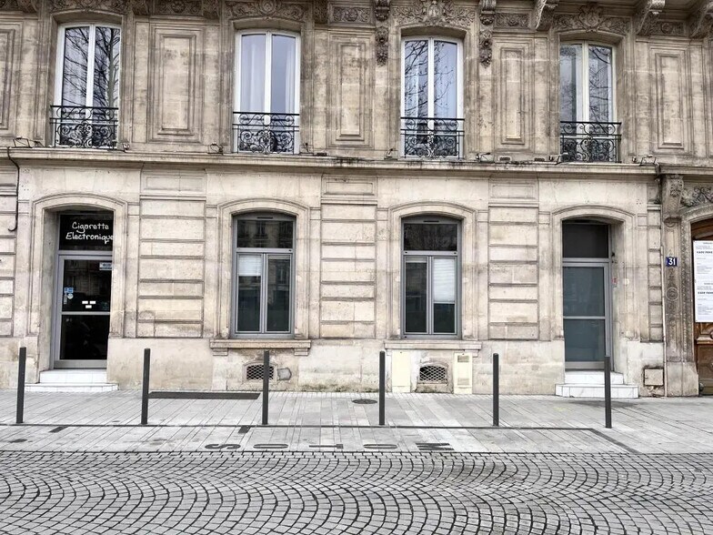 31 Avenue Charles De Gaulle, Neuilly-sur-Seine à louer - Photo du bâtiment - Image 2 de 6